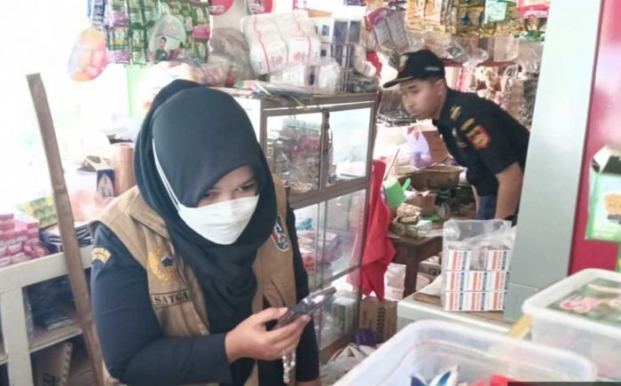 Gempur Rokok Ilegal, Petugas Gabungan Sasar Puluhan Toko di Kerek dan Montong Gempur Rokok Ilegal, Petugas Gabungan Sasar Puluhan Toko di Kerek dan Montong