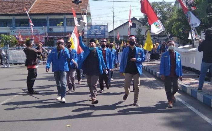 PMII Jombang Unjuk Rasa Tuntut Pemkab Gelar Pendidikan Tatap Muka