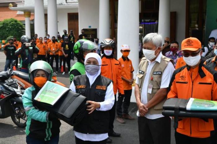 Gubernur Khofifah Gandeng Ojol & PT Pos, Layanan Lumbung Pangan Jangkau 28 Daerah Jatim Gubernur Khofifah Gandeng Ojol & PT Pos, Layanan Lumbung Pangan Jangkau 28 Daerah Jatim