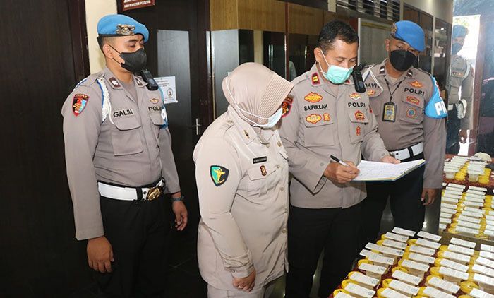 Ciptakan Zero Narkoba, Propam Polres Malang Gelar Tes Urine Ciptakan Zero Narkoba, Propam Polres Malang Gelar Tes Urine