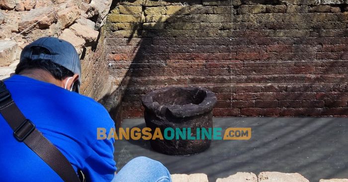 Tim Arkeolog BPK Temukan Patirtan Baru dan Gentong di Selatan Candi Klotok Kota Kediri Tim Arkeolog BPK Temukan Patirtan Baru dan Gentong di Selatan Candi Klotok Kota Kediri