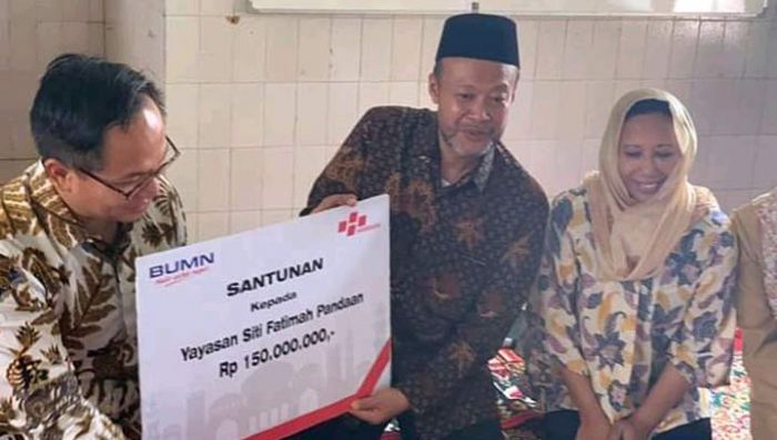 Kementerian BUMN Sumbang Yayasan Siti Fatimah Rp 150 Juta, Pengasuh Berharap Perhatian Pemkab Kementerian BUMN Sumbang Yayasan Siti Fatimah Rp 150 Juta, Pengasuh Berharap Perhatian Pemkab