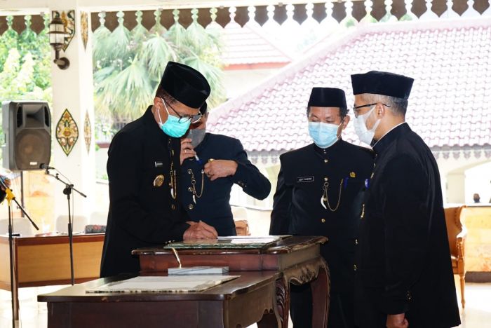 Sekian Bulan Jadi Plt, Dokter Rohmat Resmi Dilantik Jadi Kadinkes Magetan Definitif Sekian Bulan Jadi Plt, Dokter Rohmat Resmi Dilantik Jadi Kadinkes Magetan Definitif