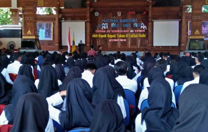 Rektor Unirow Berharap Mahasiswa Mampu Selesaikan Permasalahan di Masyarakat Selama KKN