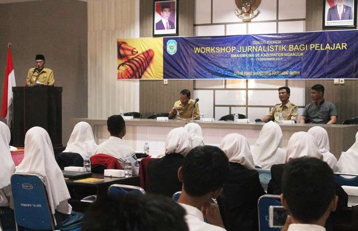 Ajak Pelajar Tangkal Hoax, Bupati Nganjuk Buka Workshop Jurnalistik