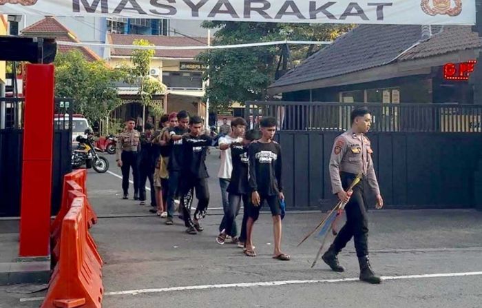Satsamapta Polres Pelabuhan Tanjung Perak Amankan 11 Remaja Hendak Tawuran Satsamapta Polres Pelabuhan Tanjung Perak Amankan 11 Remaja Hendak Tawuran