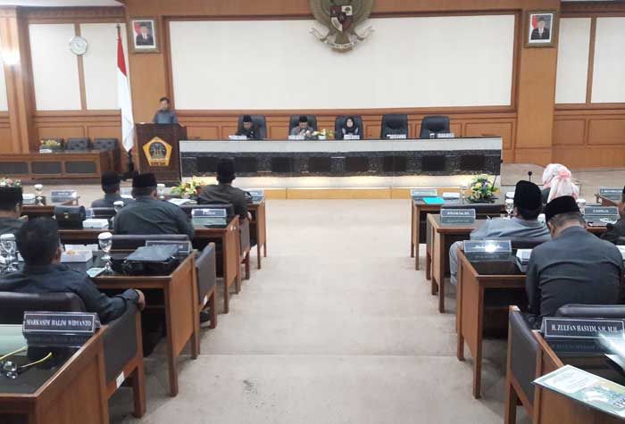 Waktu Mepet, DPRD dan Pemkab Gresik Paksakan Bahas 9 Raperda Waktu Mepet, DPRD dan Pemkab Gresik Paksakan Bahas 9 Raperda