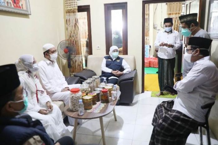 Takziah Wafatnya Kakak Menko Polhukam, Gubernur Khofifah: Insyaallah Husnul Khatimah Takziah Wafatnya Kakak Menko Polhukam, Gubernur Khofifah: Insyaallah Husnul Khatimah