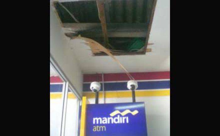 Indomaret di Raya Sukodono Dibobol Maling, 70 Slop Rokok Raib Indomaret di Raya Sukodono Dibobol Maling, 70 Slop Rokok Raib