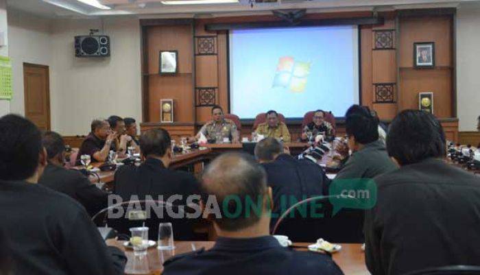Tangkal Radikalisme, Pj Bupati Gresik Buat Surat Edaran