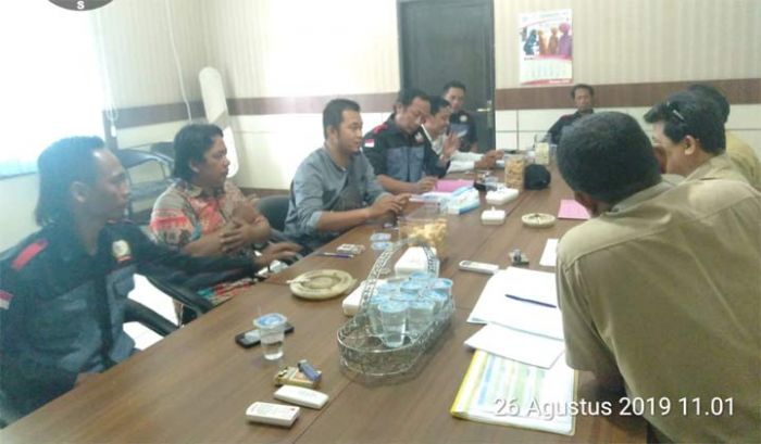 Minta Penjelasan Soal Truk Tambang yang Melintas Tak Sesuai Kelas Jalan, Aktivis LSM Luruk DPUBM Minta Penjelasan Soal Truk Tambang yang Melintas Tak Sesuai Kelas Jalan, Aktivis LSM Luruk DPUBM