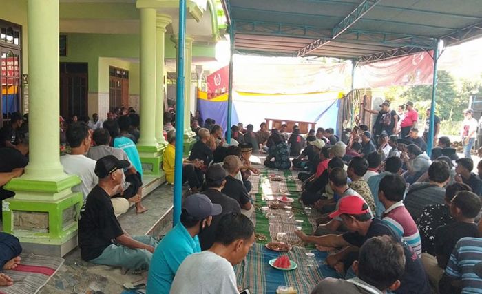 Warga Desa Nglurup Sampung Siap Menangkan Paslon Sugiri Sancoko-Lisdyarita Warga Desa Nglurup Sampung Siap Menangkan Paslon Sugiri Sancoko-Lisdyarita