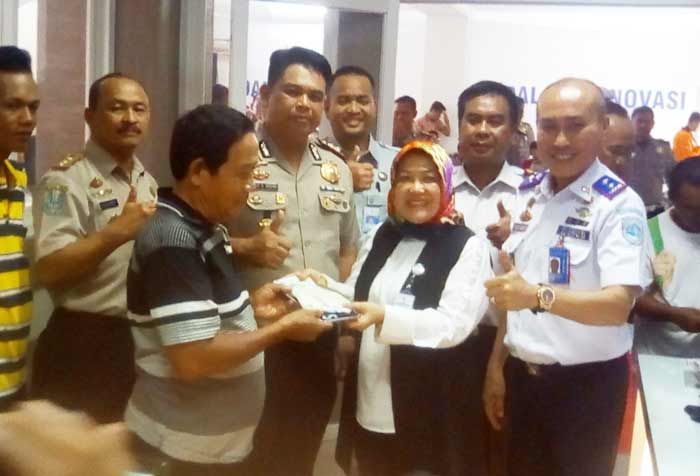 Terminal Kertajaya Mojokerto Punya Kantor Pelayanan Perpanjangan SIM, Pajak, dan Trayek Kendaraan Terminal Kertajaya Mojokerto Punya Kantor Pelayanan Perpanjangan SIM, Pajak, dan Trayek Kendaraan
