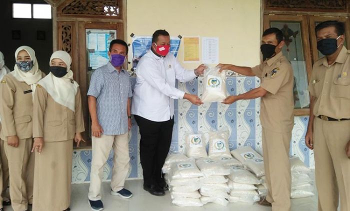 Bantu Warga Terdampak Covid-19, DPRD Kediri Saluran Bantuan Beras 6 Ton Bantu Warga Terdampak Covid-19, DPRD Kediri Saluran Bantuan Beras 6 Ton