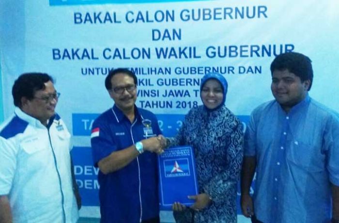 Khofifah Daftar di Hari Terakhir, Nurhayati Kembalikan Formulir sebagai Bacagub Jatim dari Demokrat Khofifah Daftar di Hari Terakhir, Nurhayati Kembalikan Formulir sebagai Bacagub Jatim dari Demokrat