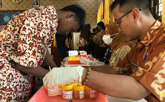 BNNK Sidoarjo Gelar Tes Urine di SMKN 1 Jabon
