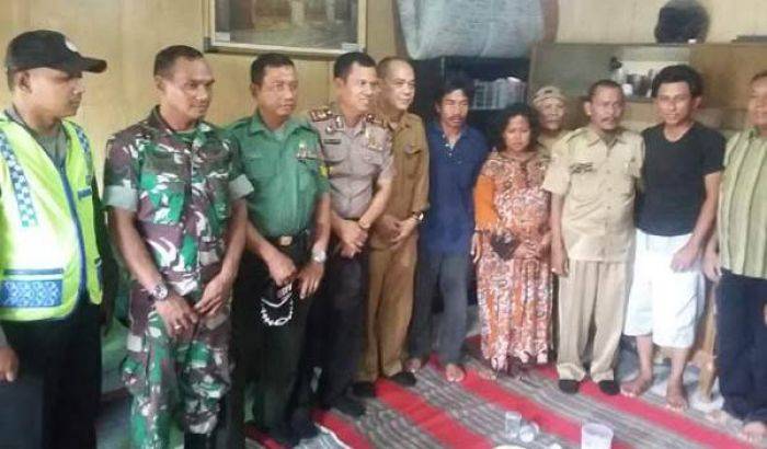 Tujuh eks Anggota Gafatar Asal Terate Gresik Pulang ke Rumah Tujuh eks Anggota Gafatar Asal Terate Gresik Pulang ke Rumah