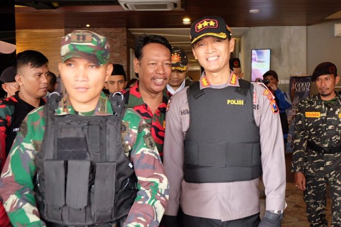 850 Personil Gabungan di Sidoarjo Lakukan Pengamanan 81 Gereja 850 Personil Gabungan di Sidoarjo Lakukan Pengamanan 81 Gereja