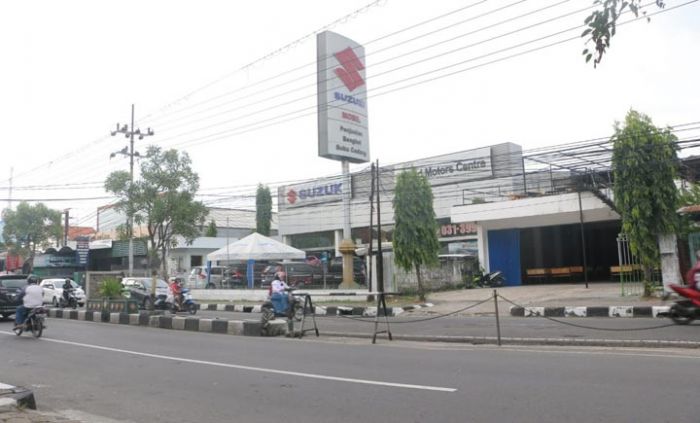 Merasa Dikibuli Sales, Konsumen Mobil Protes Dealer UMC Suzuki Gresik Merasa Dikibuli Sales, Konsumen Mobil Protes Dealer UMC Suzuki Gresik