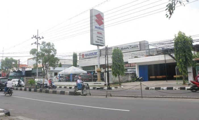 Merasa Dikibuli Sales, Konsumen Mobil Protes Dealer UMC Suzuki Gresik