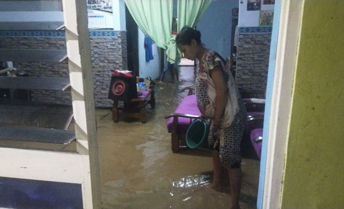 Hujan Lebat Sebabkan Banjir di Kawasan Kota Trenggalek Hujan Lebat Sebabkan Banjir di Kawasan Kota Trenggalek