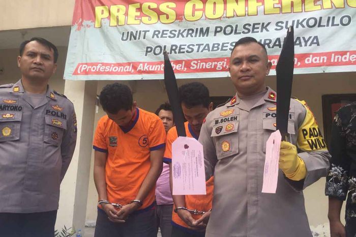 Perampok Bersajam dari Bangkalan Ditangkap Polisi di Surabaya Perampok Bersajam dari Bangkalan Ditangkap Polisi di Surabaya