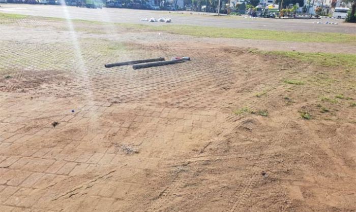 Ajang Mobil Monster Bikin Rumput Alun-alun Tuban Rusak Ajang Mobil Monster Bikin Rumput Alun-alun Tuban Rusak