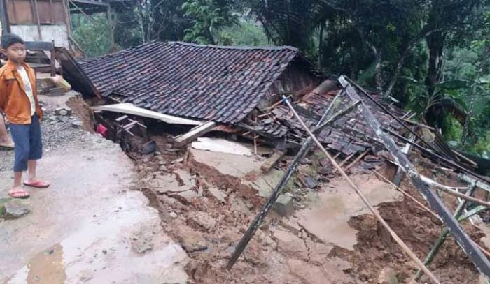 Belasan Rumah Terdampak Bencana di Pacitan Belum Tersentuh Bantuan, Ketua DPRD Janji Tindaklanjuti Belasan Rumah Terdampak Bencana di Pacitan Belum Tersentuh Bantuan, Ketua DPRD Janji Tindaklanjuti