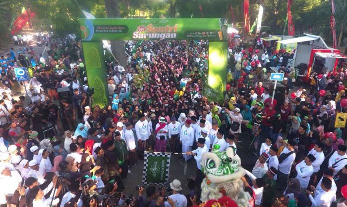 Wali Kota Kediri Lepas Keberangkatan Jalan Sehat Santri Sarungan 2023 Wali Kota Kediri Lepas Keberangkatan Jalan Sehat Santri Sarungan 2023