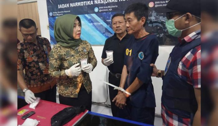BNN Kota Mojokerto Ringkus Bandar Sabu di Depan Masjid Sholahuddin BNN Kota Mojokerto Ringkus Bandar Sabu di Depan Masjid Sholahuddin