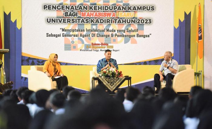 Mas Abu Bagikan Tips Siap Hadapi Revolusi Industri 5.0 dengan Mahasiswa Baru Universitas Kadiri