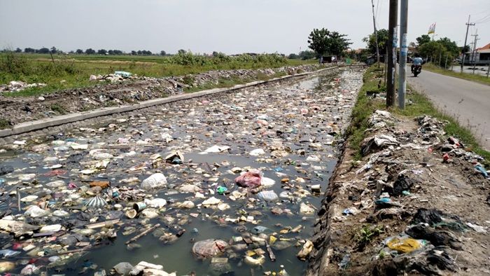 Sering Dipenuhi Sampah, DLHK Sidoarjo akan Pasang CCTV di Kali Sering Dipenuhi Sampah, DLHK Sidoarjo akan Pasang CCTV di Kali
