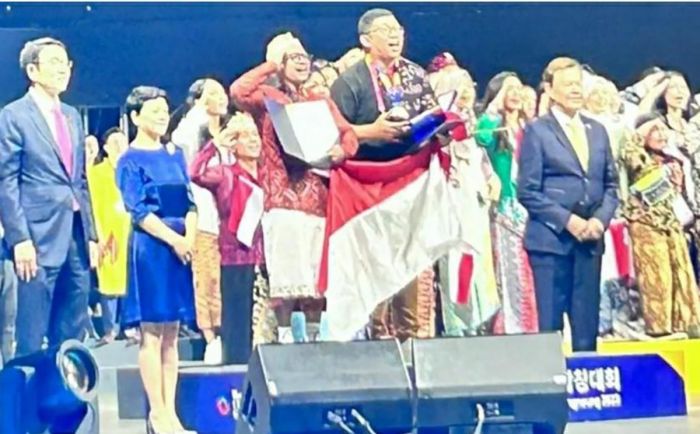 Kadisbudpar Jatim Apresiasi Gita Bumi Shine Harmony Choir Juarai World Choir Games 2023 di Korsel Kadisbudpar Jatim Apresiasi Gita Bumi Shine Harmony Choir Juarai World Choir Games 2023 di Korsel