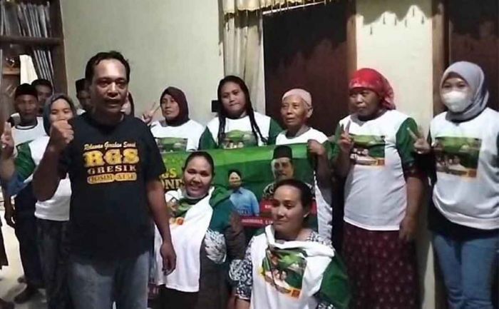 Kampanyekan Prabowo-Gibran, RGS Indonesia Blusukan ke Komunitas Pedagang Ayam Potong di Gresik Kampanyekan Prabowo-Gibran, RGS Indonesia Blusukan ke Komunitas Pedagang Ayam Potong di Gresik