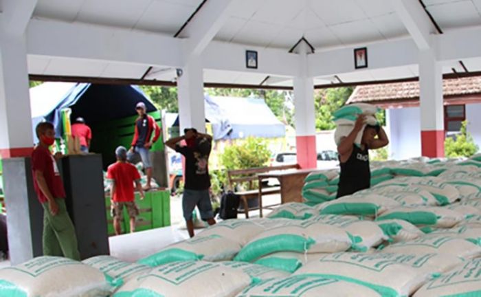 Bantuan Beras Bagi Warga Terdampak Covid-19 Terus Bergulir Bantuan Beras Bagi Warga Terdampak Covid-19 Terus Bergulir