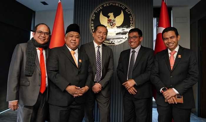 Ketua DPW PKS Jatim Ikuti Pelatihan Kepemimpinan Internasional dan Kunjungi Kedubes RI di Turki Ketua DPW PKS Jatim Ikuti Pelatihan Kepemimpinan Internasional dan Kunjungi Kedubes RI di Turki
