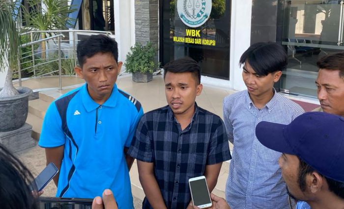 Pemotongan Gaji GTT di Sampang, Ketua DPRD Minta Polisi Tetap Tangani Kasus Meski Laporan Dicabut Pemotongan Gaji GTT di Sampang, Ketua DPRD Minta Polisi Tetap Tangani Kasus Meski Laporan Dicabut