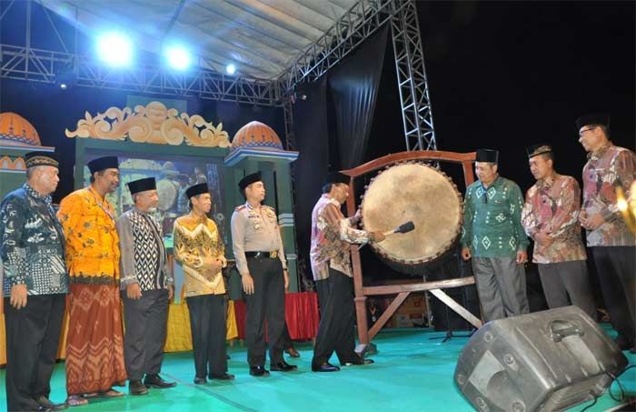 Juara MTQ XXVIII Gresik Pertanyakan Hadiah Uang Pembinaan Juara MTQ XXVIII Gresik Pertanyakan Hadiah Uang Pembinaan