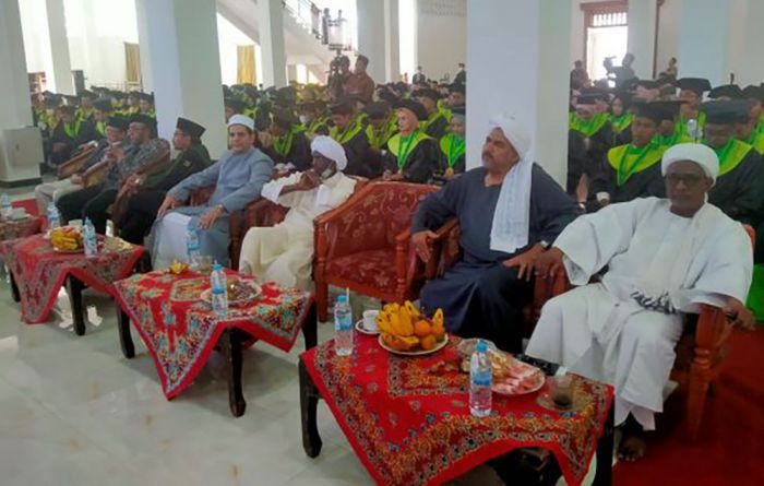 Gubernur Khofifah, Dahlan Iskan, Zawawi Imron, Hadiri Wisuda Mahasiswa IKHAC Mojokerto Gubernur Khofifah, Dahlan Iskan, Zawawi Imron, Hadiri Wisuda Mahasiswa IKHAC Mojokerto