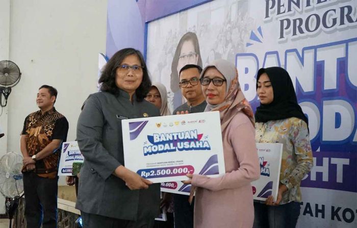 Pesan Pj Wali Kota Kediri untuk Penerima Banmod DBHCHT di 7 Kelurahan Pesan Pj Wali Kota Kediri untuk Penerima Banmod DBHCHT di 7 Kelurahan