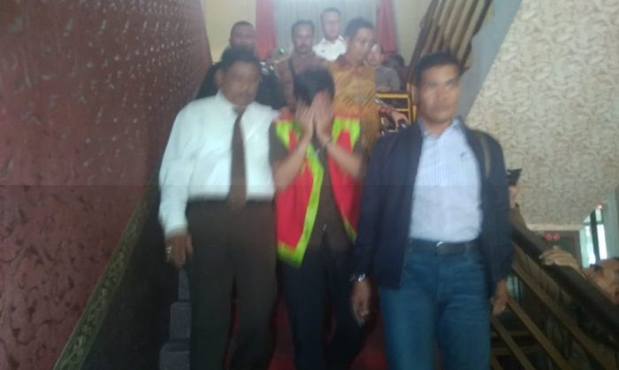 Diduga Korupsi Kredit Fiktif Rp 1,5 M, Kejari Lamongan Jebloskan Mantri BRI Mantup ke Tahanan Diduga Korupsi Kredit Fiktif Rp 1,5 M, Kejari Lamongan Jebloskan Mantri BRI Mantup ke Tahanan