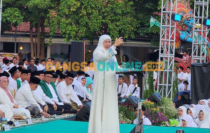 Semarak Ngabuburit Bareng Khofifah-Emil di Grahadi Semarak Ngabuburit Bareng Khofifah-Emil di Grahadi