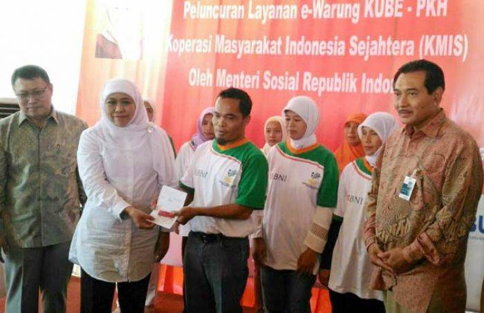 Mensos Launching e-Warung Kube - PKH di Malang Mensos Launching e-Warung Kube - PKH di Malang