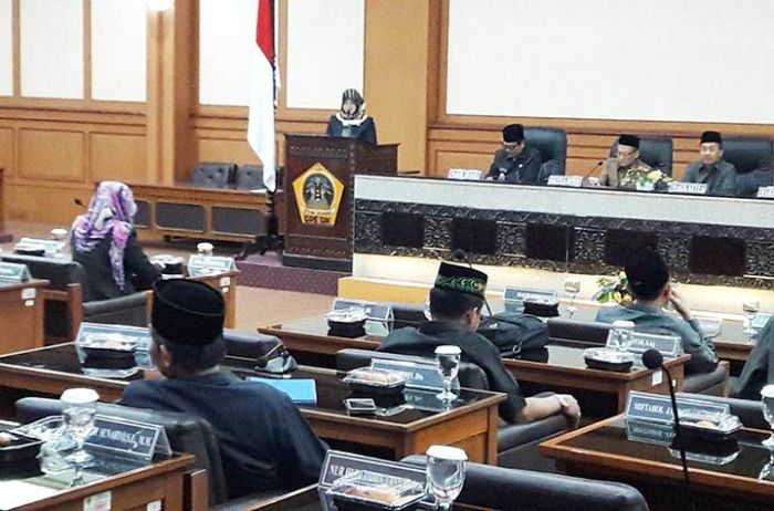 DPRD Gresik Sahkan Perda Retribusi Jasa Usaha DPRD Gresik Sahkan Perda Retribusi Jasa Usaha