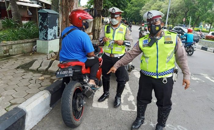 Hadapi Pergantian Tahun Baru, Polres Gresik Gencar Razia Sepeda Motor Pakai Knalpot Brong Hadapi Pergantian Tahun Baru, Polres Gresik Gencar Razia Sepeda Motor Pakai Knalpot Brong
