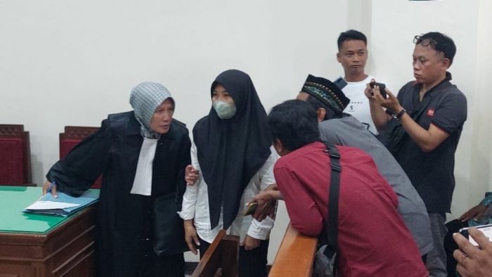 Terdakwa Arisan Bodong Warga Wadeng Jalani Sidang Pembacaan Dakwaan di PN Gresik Terdakwa Arisan Bodong Warga Wadeng Jalani Sidang Pembacaan Dakwaan di PN Gresik