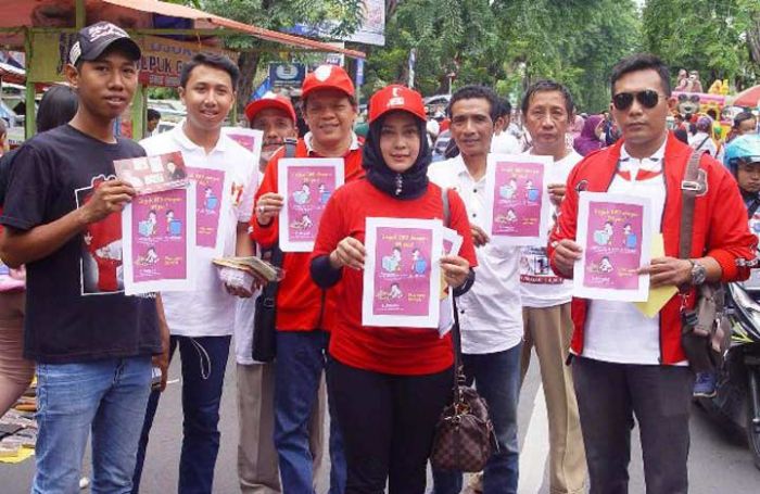 Korban Demam Berdarah di Gresik Sosialisasikan Pencegahan DBD Korban Demam Berdarah di Gresik Sosialisasikan Pencegahan DBD