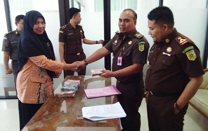 Kasus Korupsi KIR Magetan, Mantan Sekda Bayar Denda Rp 200 Juta Kasus Korupsi KIR Magetan, Mantan Sekda Bayar Denda Rp 200 Juta
