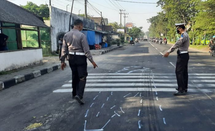 Terserempet Motor dan Jatuh, Warga Gresik Tewas Tertabrak Truk di Sidoarjo