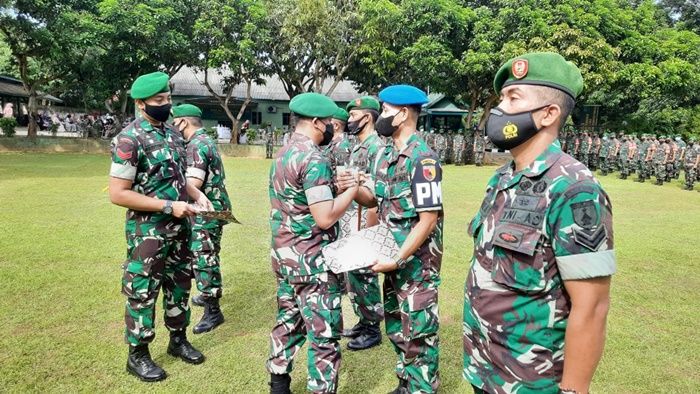 Dandim 0826/Pamekasan Pimpin Korps Raport Pindah dan Masuk Satuan Dandim 0826/Pamekasan Pimpin Korps Raport Pindah dan Masuk Satuan
